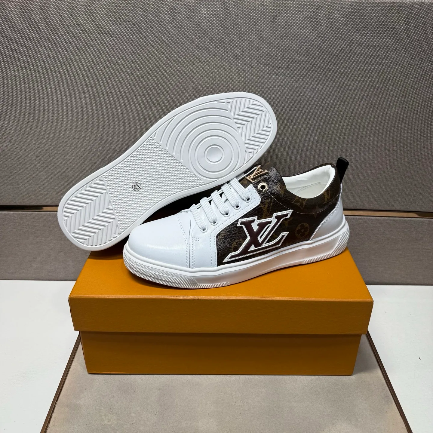 ⬛️Ex-factory price p400 [LV~] Men's casual shoes, 2025z cabinet sales simultaneously 🔶Code number: 38-44#️⃣ 🔷3 colors🔜The upper is made of multi-material splicing ➕Genuine leather lining, comfortable and breathable, sole: original comfortable and wear-resistant outsole, ⚠️real thing📱photographed🎬real thing is better📢📢📢